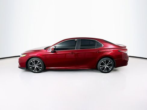 Used 2018 Toyota Camry SE w/ Convenience Package FWD image 4