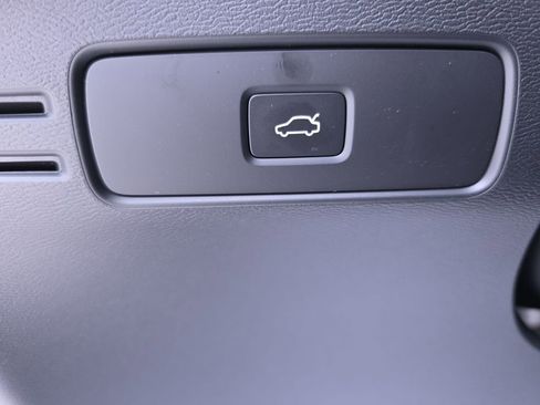 New 2026 Volvo XC40 B5 Core w/ Protection Package image 27