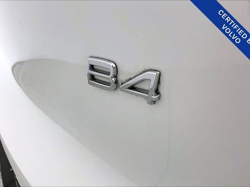 Used 2023 Volvo XC40 B4 Plus w/ Protection Package Premier image 41