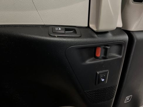 Used 2024 Chrysler Pacifica Limited FWD image 20