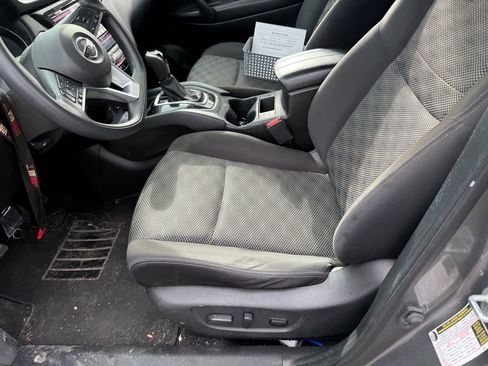 Used 2018 Nissan Rogue Sport SV image 5