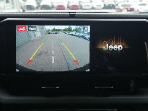 Used 2024 Jeep Wrangler Unlimited Rubicon AWD/4WD image 7