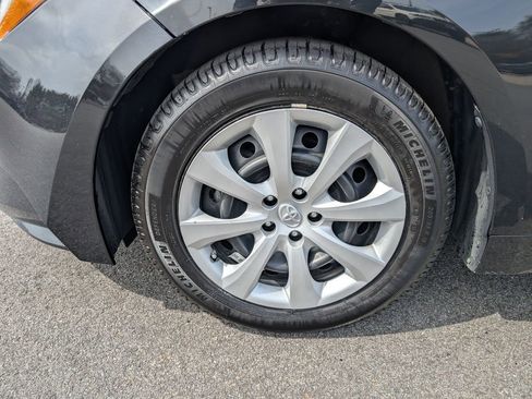 Used 2021 Toyota Corolla LE image 12