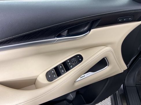 Used 2023 INFINITI QX60 Sensory w/ Cargo Package AWD/4WD image 18