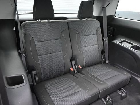Used 2023 GMC Acadia SLE w/ Driver Convenience Package FWD image 18