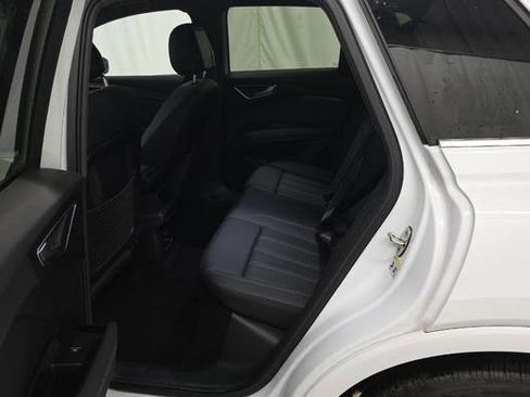 Used 2024 Audi Q4 e-tron Premium w/ Convenience Package image 11