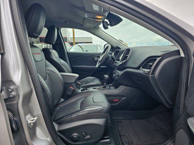 Used 2022 Jeep Cherokee Trailhawk w/ Premium Leather Package AWD/4WD image 10