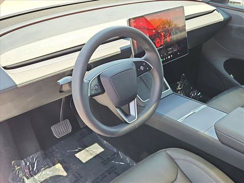 Used 2026 Tesla Model Y AWD image 13