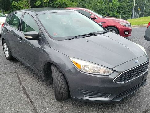 Used 2017 Ford Focus SE image 2
