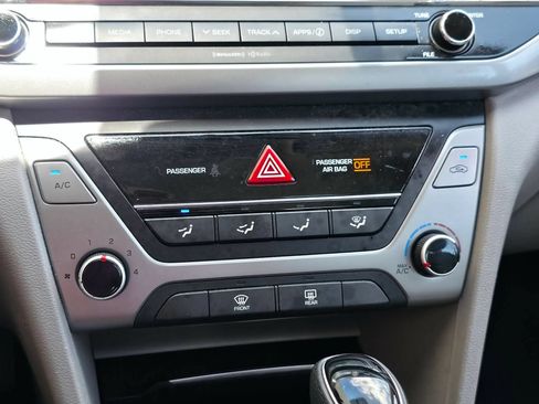 Used 2017 Hyundai Elantra SE FWD image 22