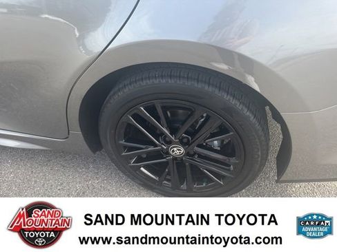 Used 2025 Toyota Camry SE image 12