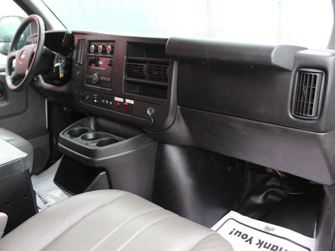 Used 2014 Chevrolet Express 2500 RWD image 15