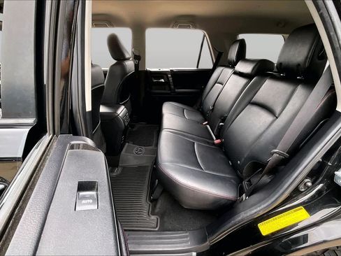 Used 2019 Toyota 4Runner TRD Off-Road AWD/4WD image 18