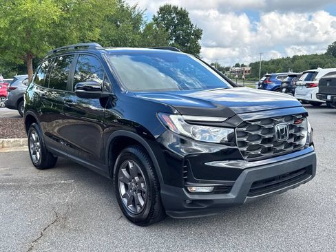 Used 2024 Honda Passport TrailSport image 3