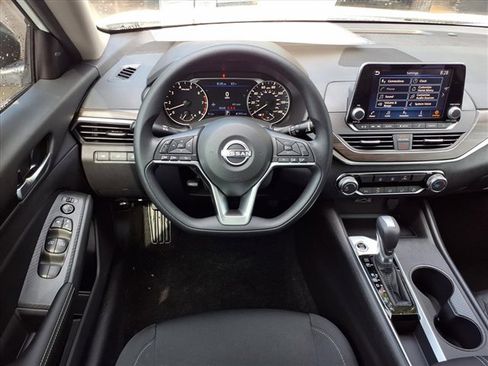 New 2025 Nissan Altima 2.5 SV image 14