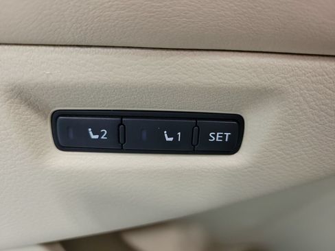 Used 2015 Nissan Murano Platinum w/ Platinum Technology Package AWD/4WD image 35