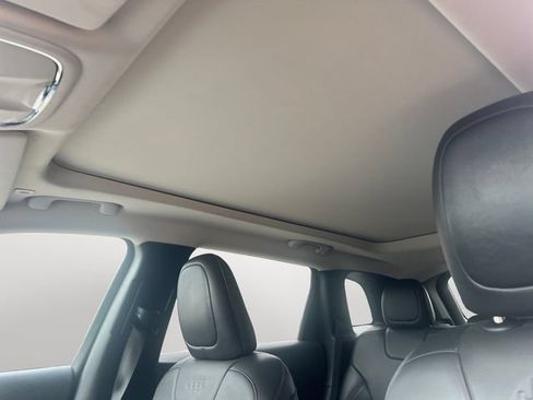Used 2018 Jeep Cherokee Limited AWD/4WD image 12