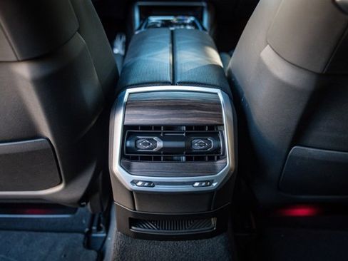 Used 2023 BMW i7 xDrive60 w/ Executive Package 2 image 42