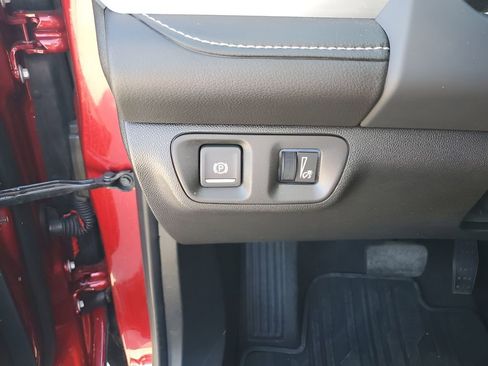 Certified 2023 GMC Acadia SLT image 33