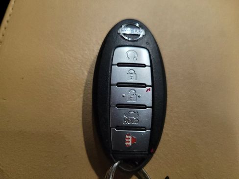 Used 2021 Nissan Sentra SV w/ SV Premium Package FWD image 32