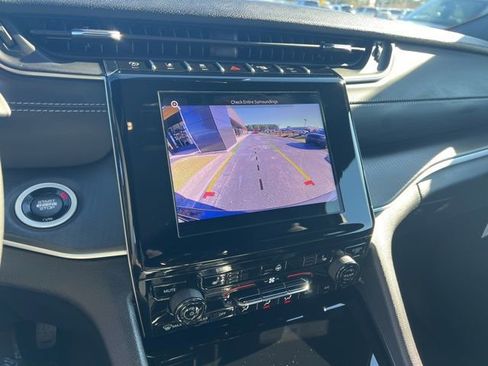 New 2025 Jeep Grand Cherokee Laredo X w/ Luxury Tech Group I image 15