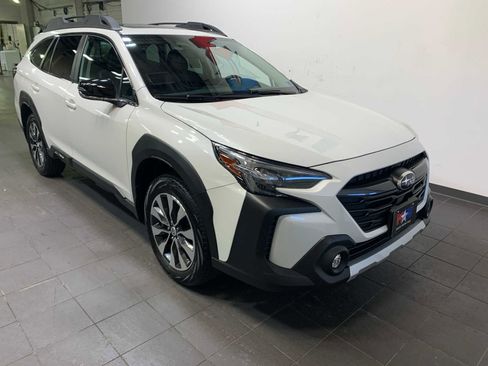 Used 2025 Subaru Outback Limited image 2