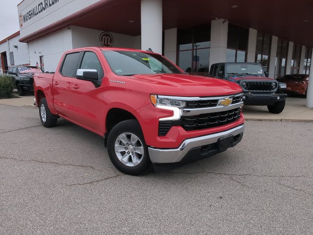 Used 2025 Chevrolet Silverado 1500 LT AWD/4WD image 3