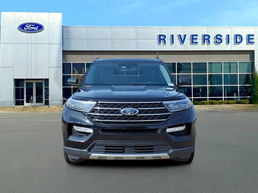 Used 2023 Ford Explorer XLT w/ Equipment Group 202A RWD image 2