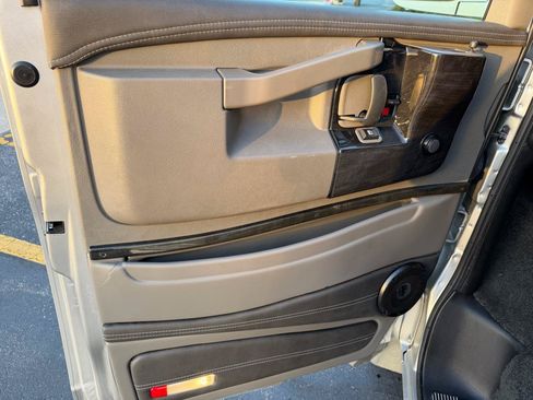 Used 2024 Chevrolet Express 2500 RWD image 4