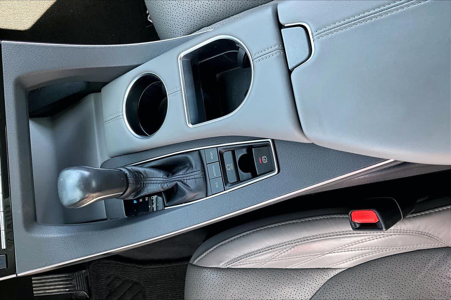 Used 2020 Toyota Avalon Limited FWD image 16