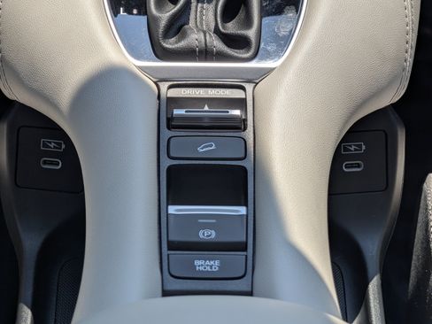 Used 2025 Honda HR-V EX-L image 31