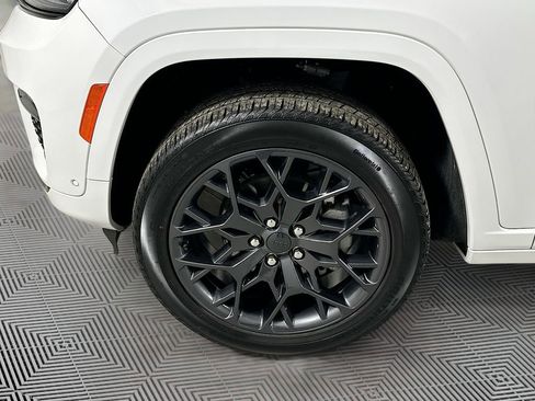 Certified 2025 Jeep Grand Cherokee Summit AWD/4WD image 15