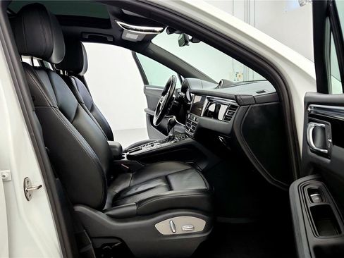Used 2021 Porsche Macan image 28