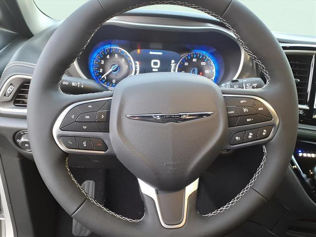 New 2026 Chrysler Pacifica Select FWD image 15