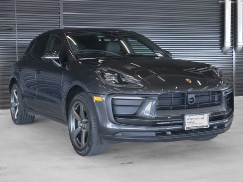 Certified 2025 Porsche Macan AWD/4WD image 6