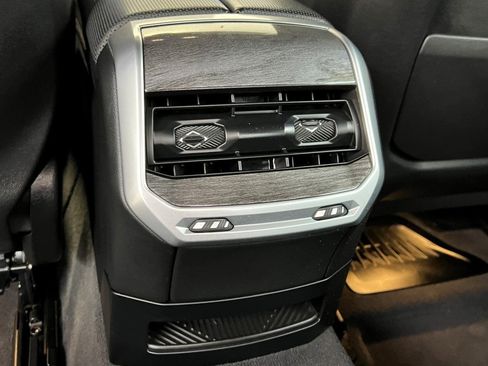 Used 2024 BMW 740i image 21