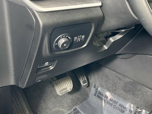 Used 2022 Jeep Grand Cherokee Limited image 10