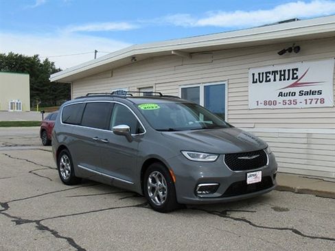 Used 2022 Chrysler Pacifica Limited image 4