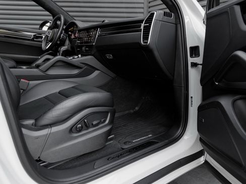 Used 2023 Porsche Cayenne GTS image 33
