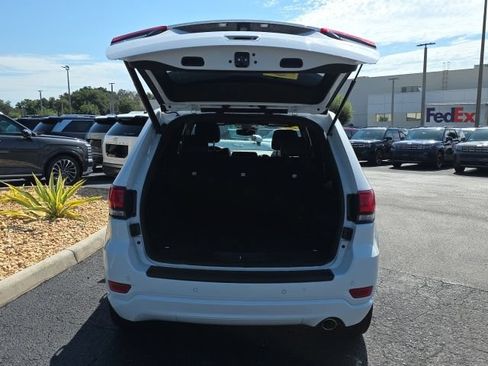 Used 2020 Jeep Grand Cherokee Laredo RWD image 22