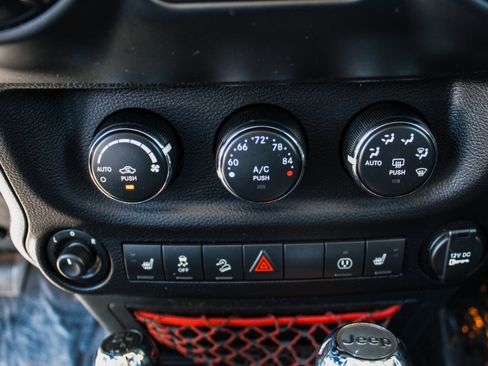 Used 2017 Jeep Wrangler Unlimited Rubicon AWD/4WD image 18