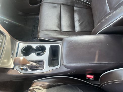 Used 2018 Jeep Grand Cherokee Overland image 15