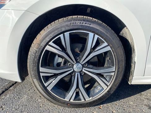 Used 2022 Volkswagen Passat 2.0T image 22