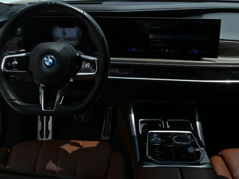 Certified 2023 BMW i7 xDrive60 AWD/4WD image 27