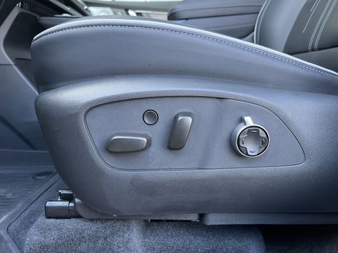 Used 2025 Buick Enclave Avenir image 19