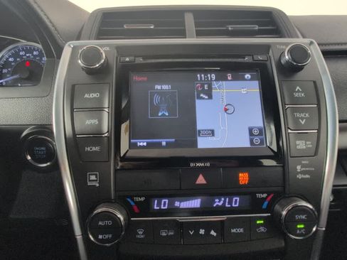 Used 2017 Toyota Camry XLE w/ Moonroof Package FWD image 25