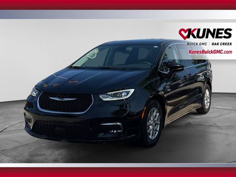Used 2024 Chrysler Pacifica Touring-L FWD image 5