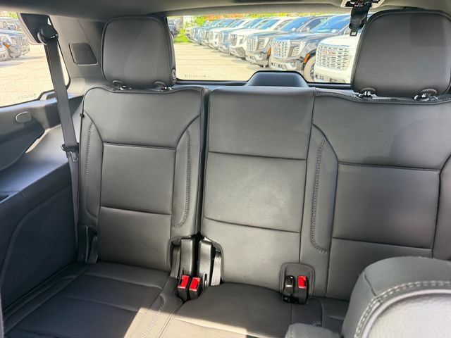 New 2026 GMC Yukon Denali w/ Denali Reserve Package AWD/4WD image 13