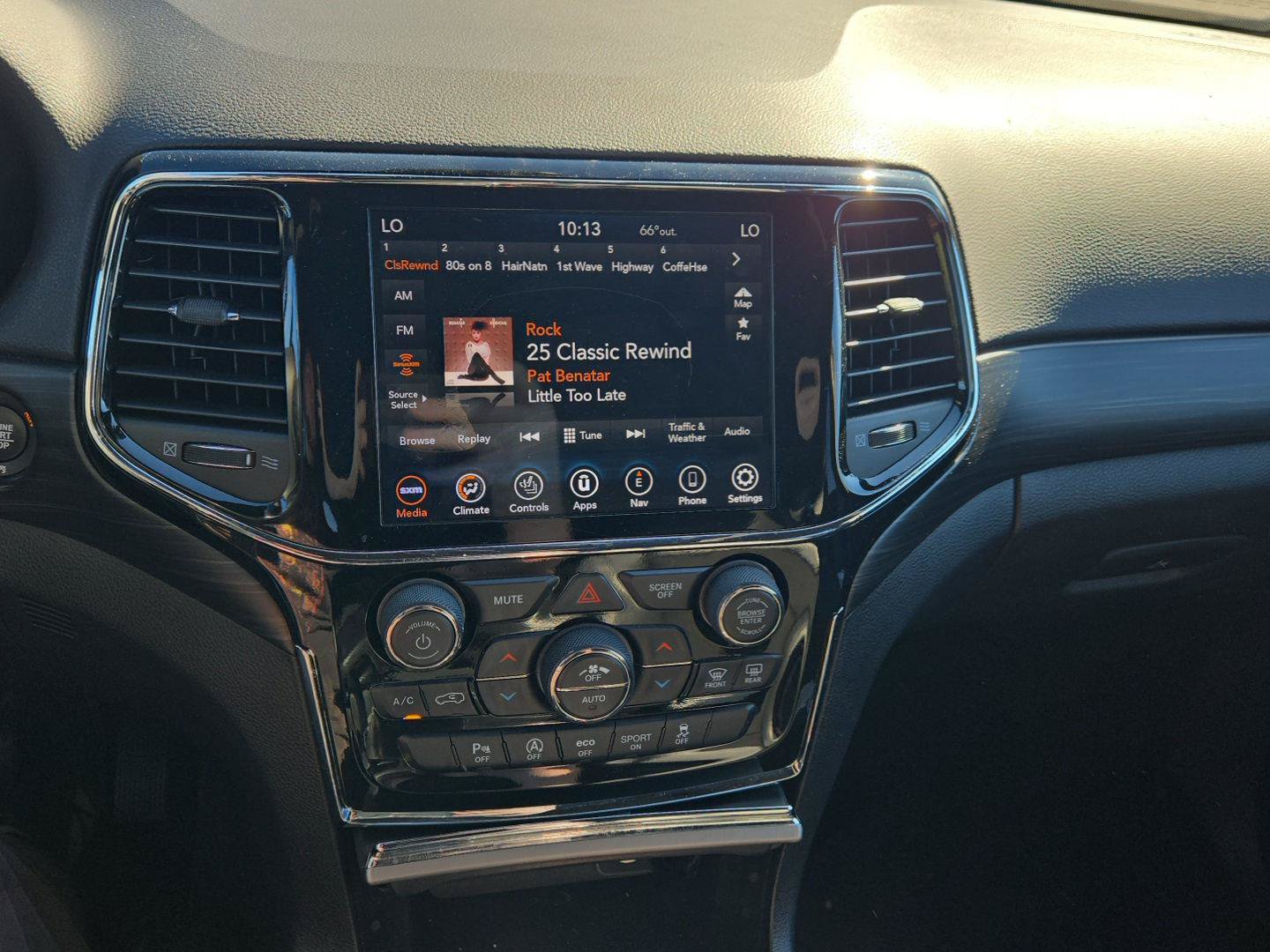 Used 2020 Jeep Grand Cherokee Altitude AWD/4WD image 19