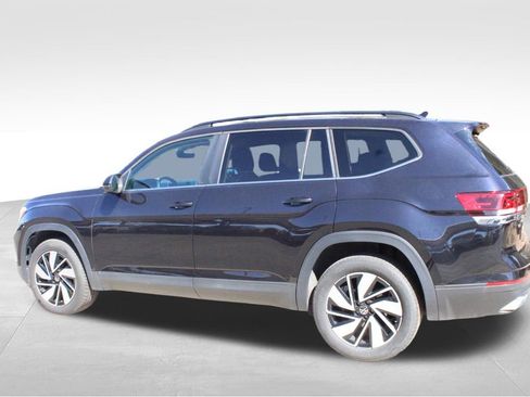 Used 2025 Volkswagen Atlas SE AWD/4WD image 11